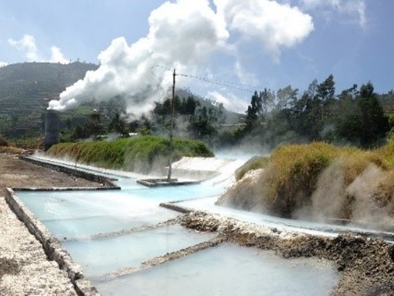 Silica precipitation condensate pond